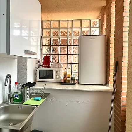 Con Baño Privado Y Mini-cocina Privada En Casa Particular, Acceso Independiente *