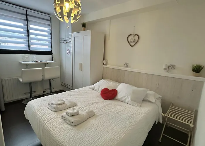 Con Bano Privado Y Mini-cocina Privada En Casa Particular, Acceso Independiente Δωμάτια σε οικογενειακή κατοικία Σαν Σεμπαστιάν