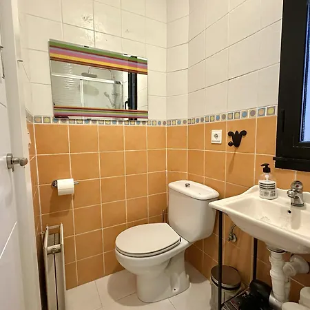 Habitación en casa particular Con Baño Privado Y Mini-cocina Privada En Casa Particular, Acceso Independiente *
