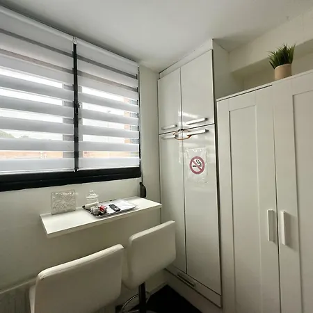 Habitación en casa particular Con Baño Privado Y Mini-cocina Privada En Casa Particular, Acceso Independiente *